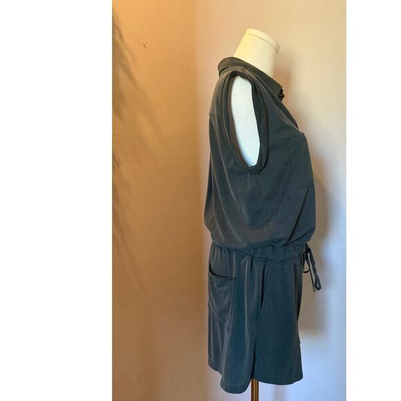 Lou & Grey Short Romper Modal Green Button down Sleeveless Size Small - Picture 12 of 13